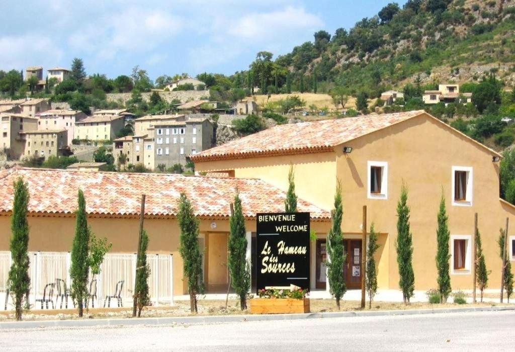 La Tour De Guet Aparthotel Montbrun-les-Bains Exteriör bild